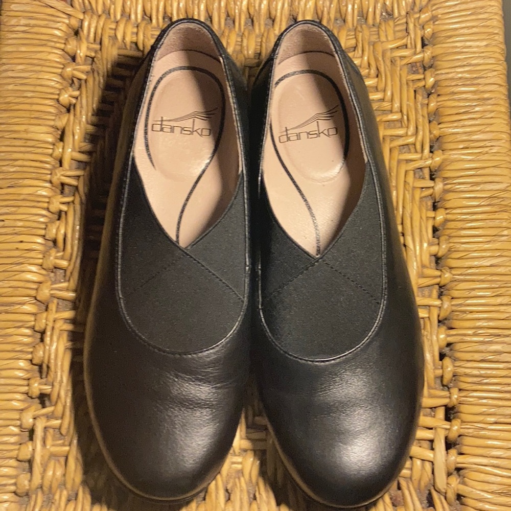 Dansko Ann leather black flats